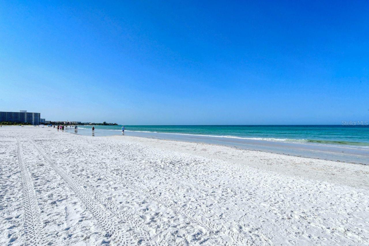 1125 W PEPPERTREE DR #302, SARASOTA, FL, 34242