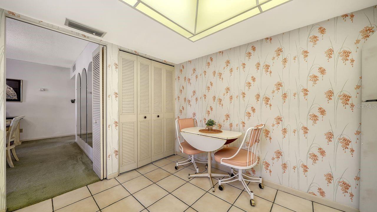 1125 W PEPPERTREE DR #302, SARASOTA, FL, 34242