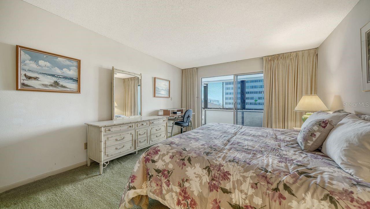 1125 W PEPPERTREE DR #302, SARASOTA, FL, 34242