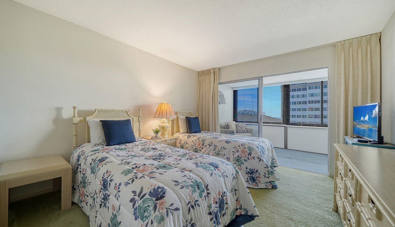 1125 W PEPPERTREE DR #302, SARASOTA, FL, 34242