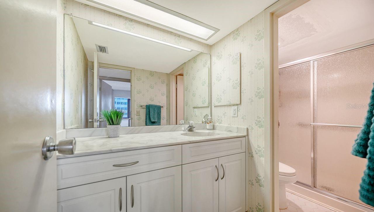 1125 W PEPPERTREE DR #302, SARASOTA, FL, 34242