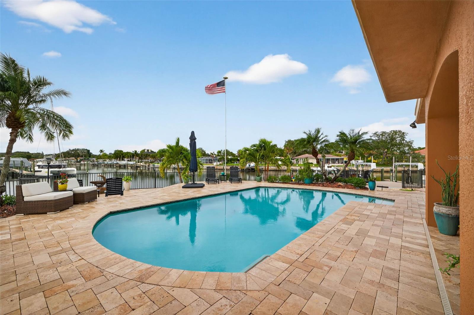 TB8465602 Property Photo