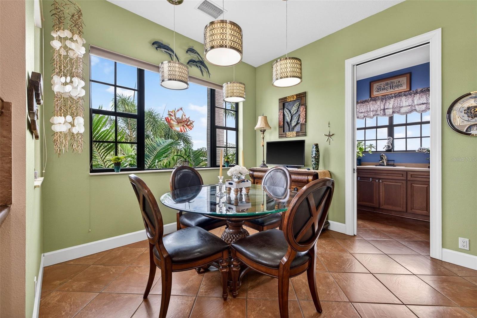 TB8465602 Property Photo