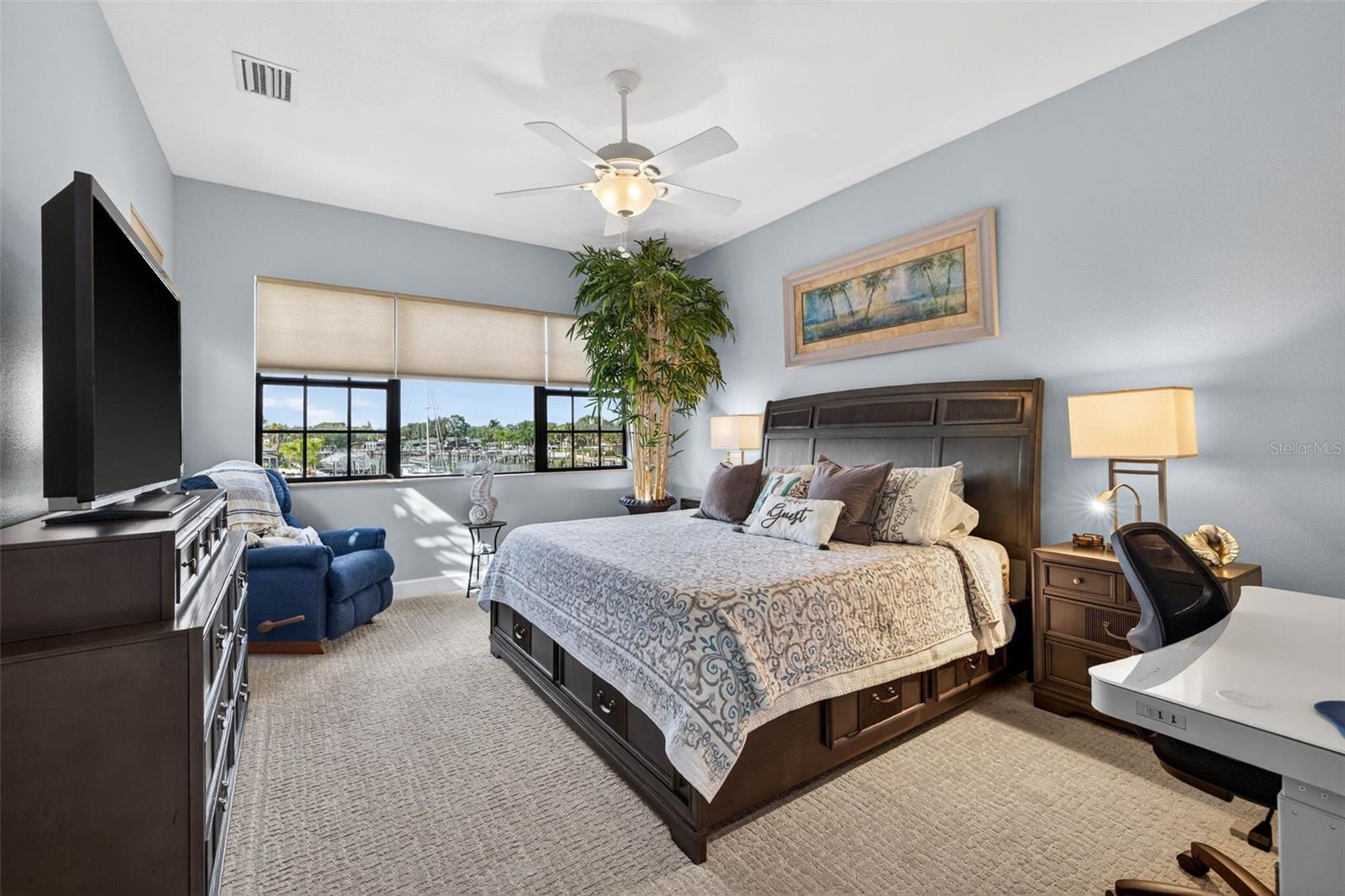 TB8465602 Property Photo