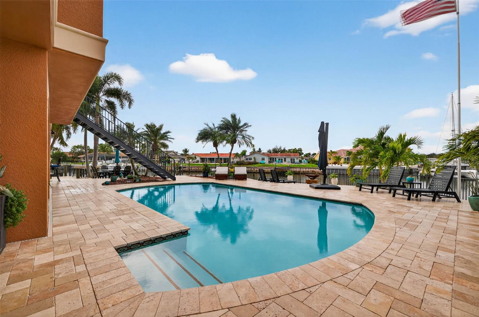 TB8465602 Property Photo