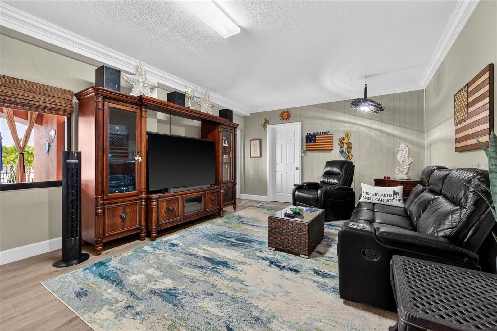 TB8465602 Property Photo