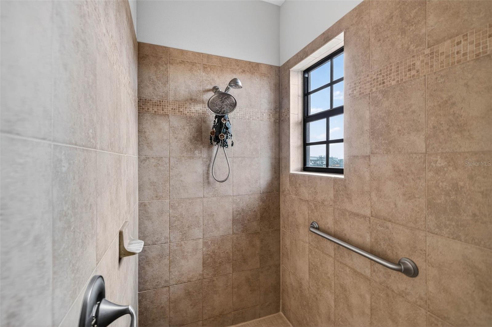 TB8465602 Property Photo