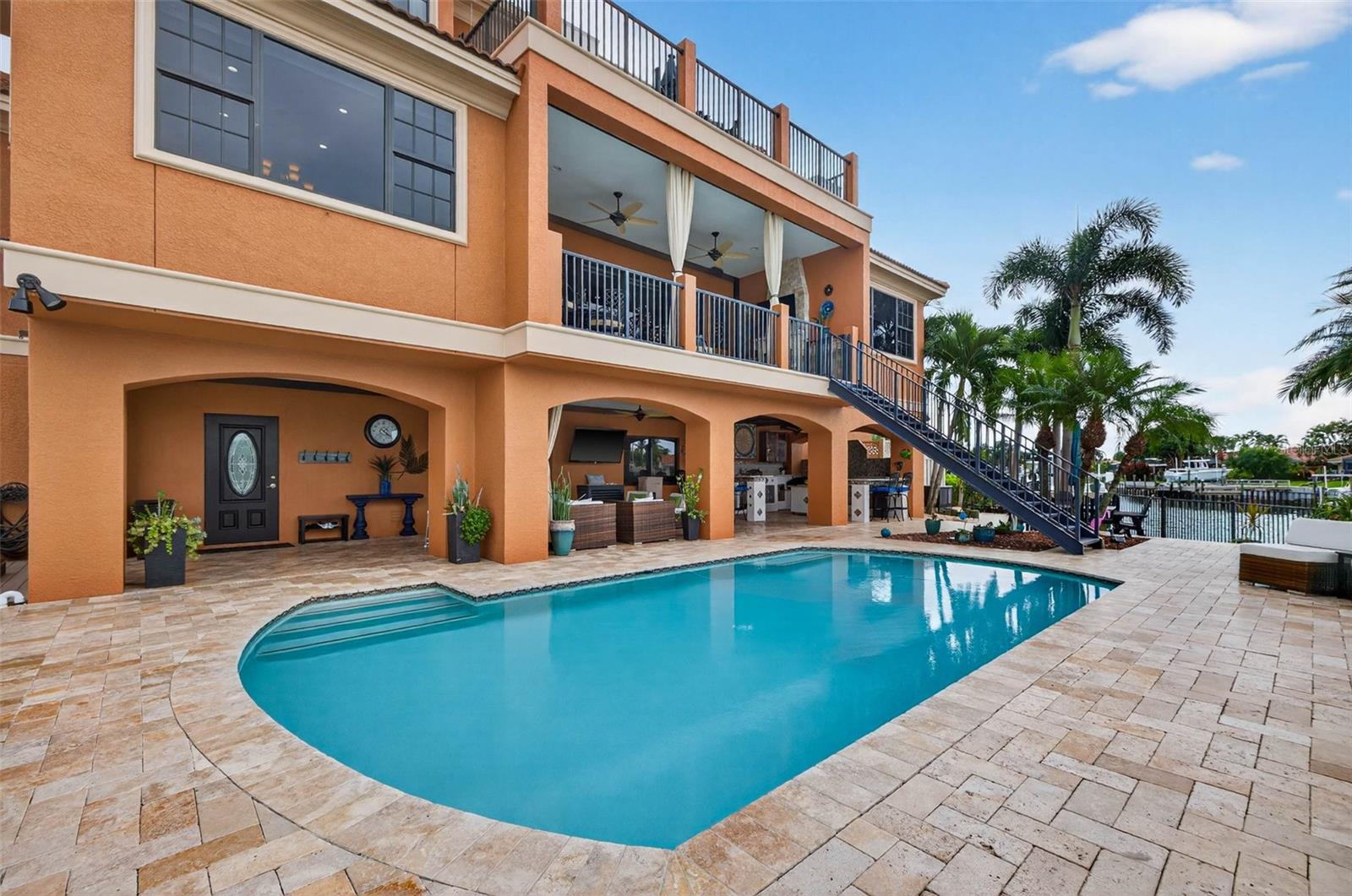 TB8465602 Property Photo