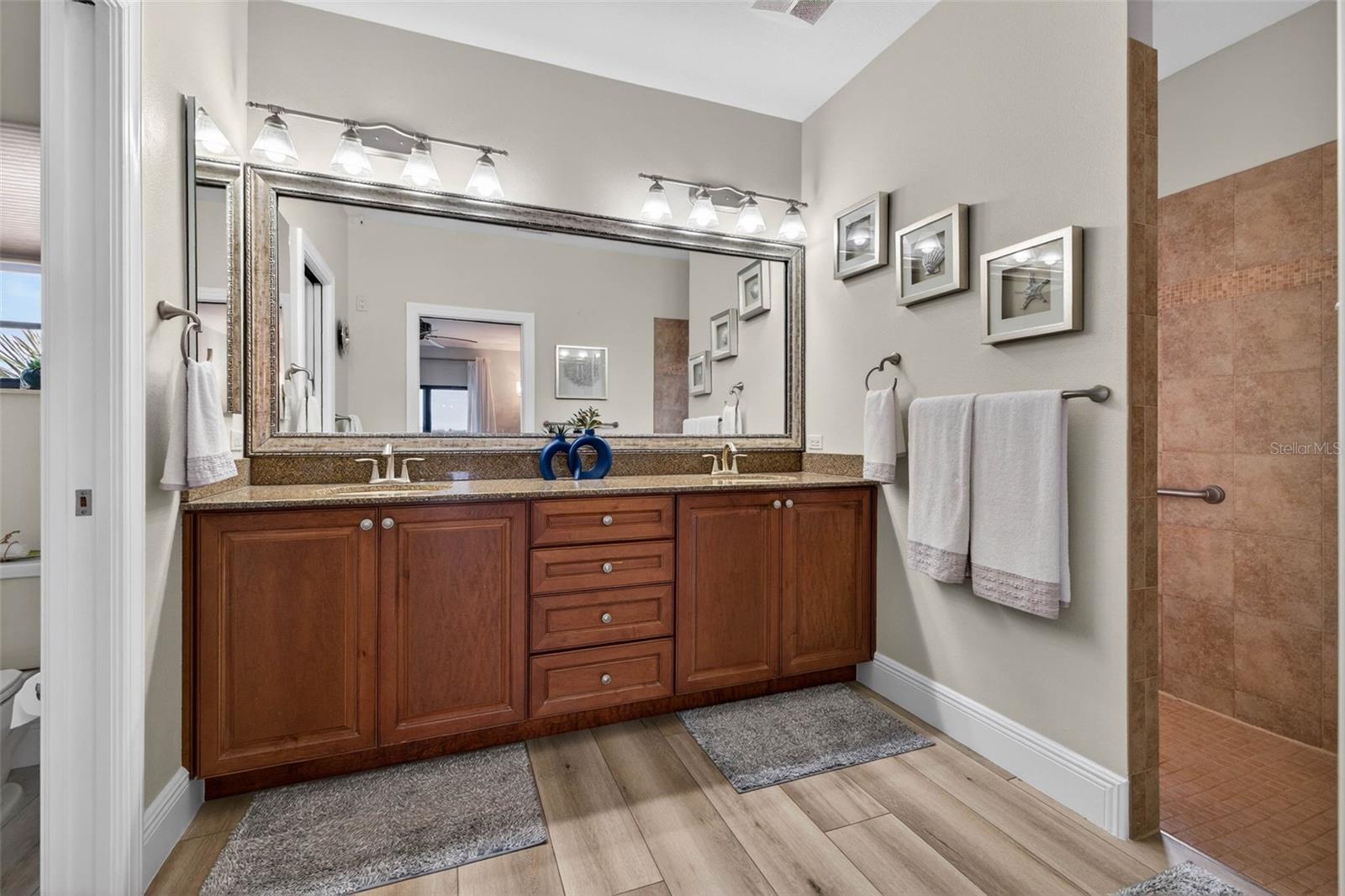 TB8465602 Property Photo