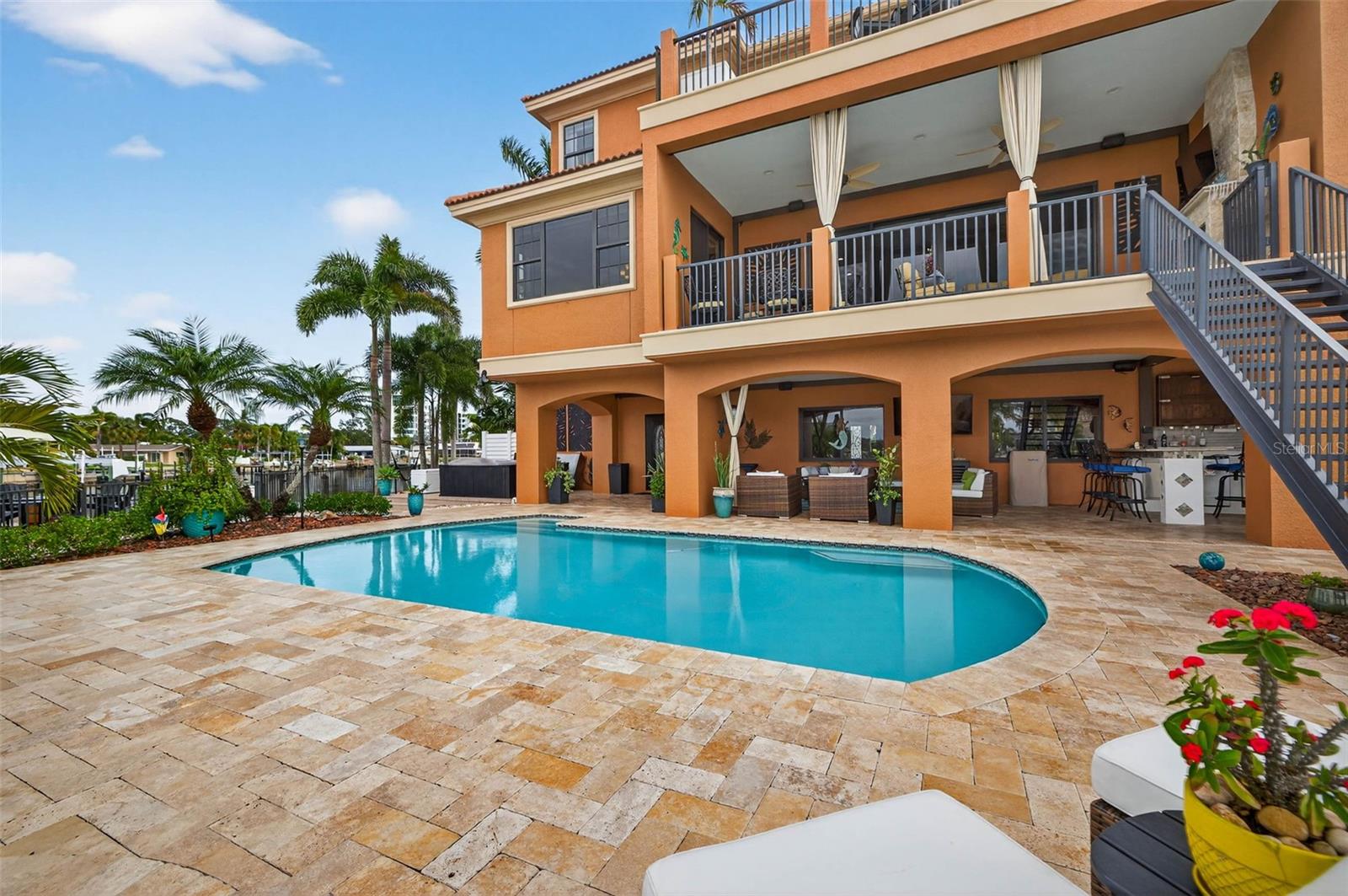 TB8465602 Property Photo