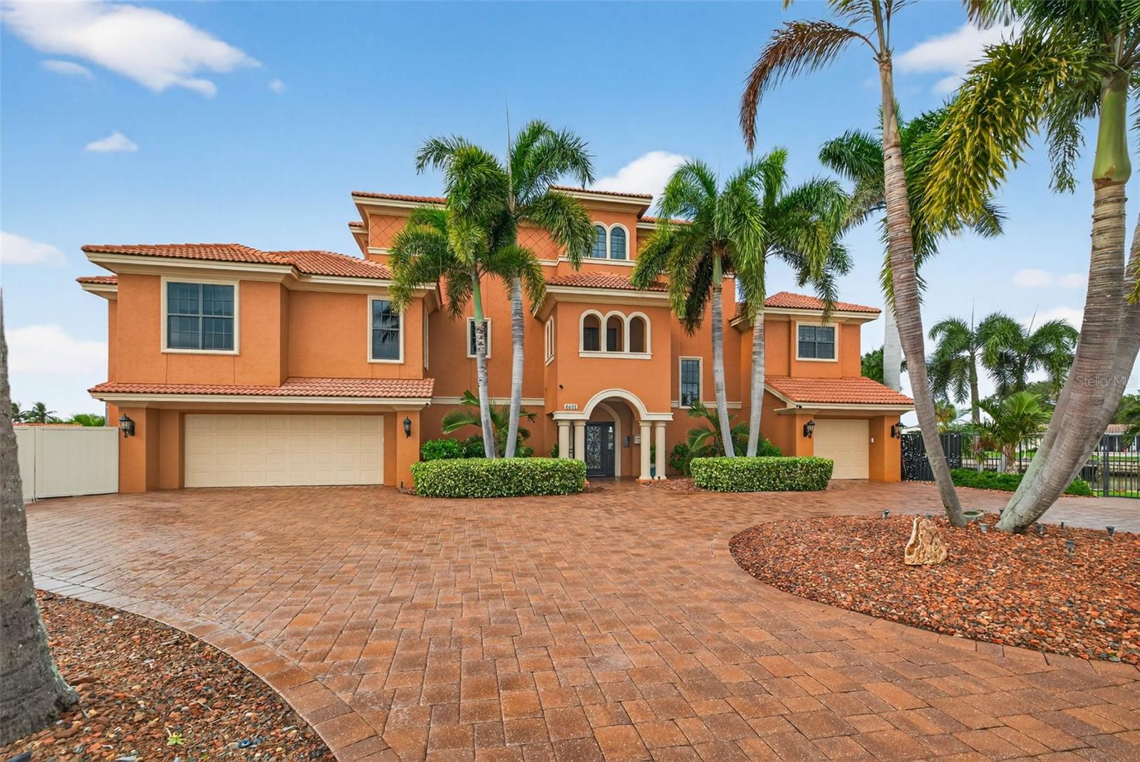 TB8465602 Property Photo