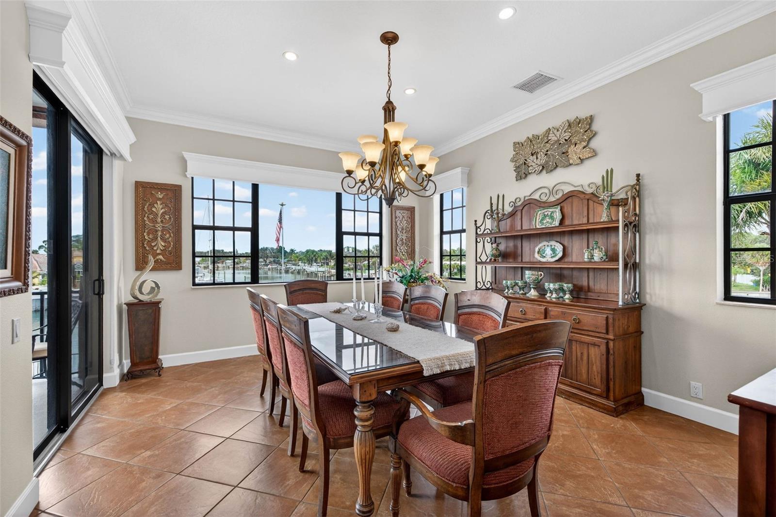 TB8465602 Property Photo