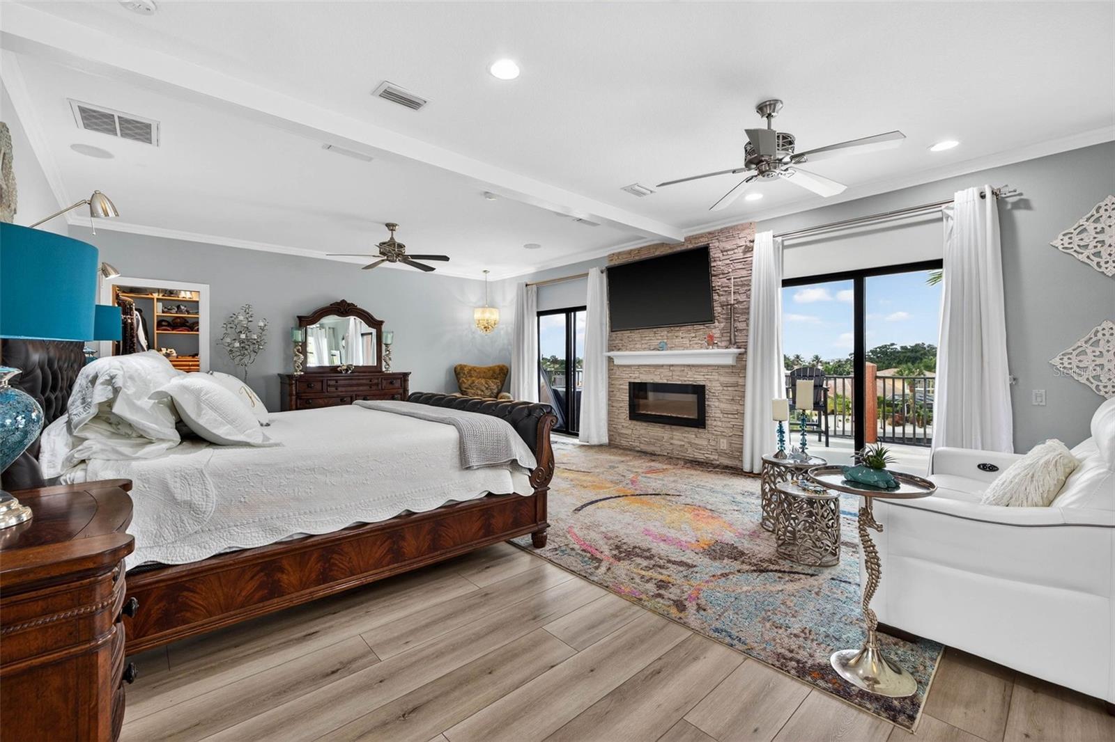 TB8465602 Property Photo