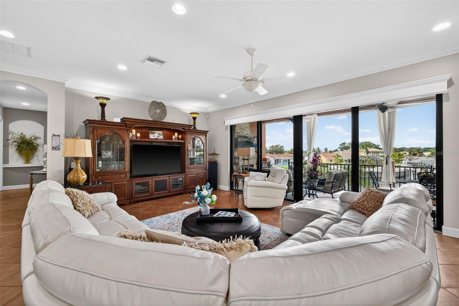 TB8465602 Property Photo