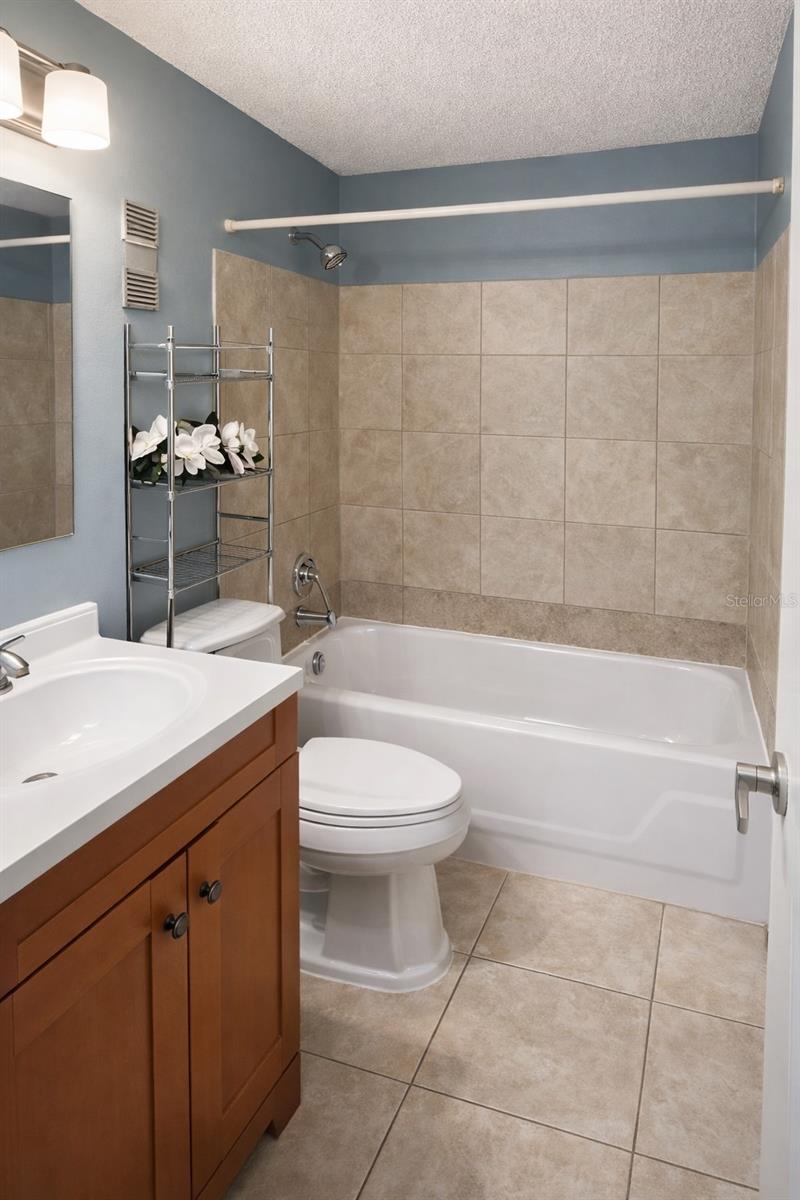 TB8465623 Property Photo