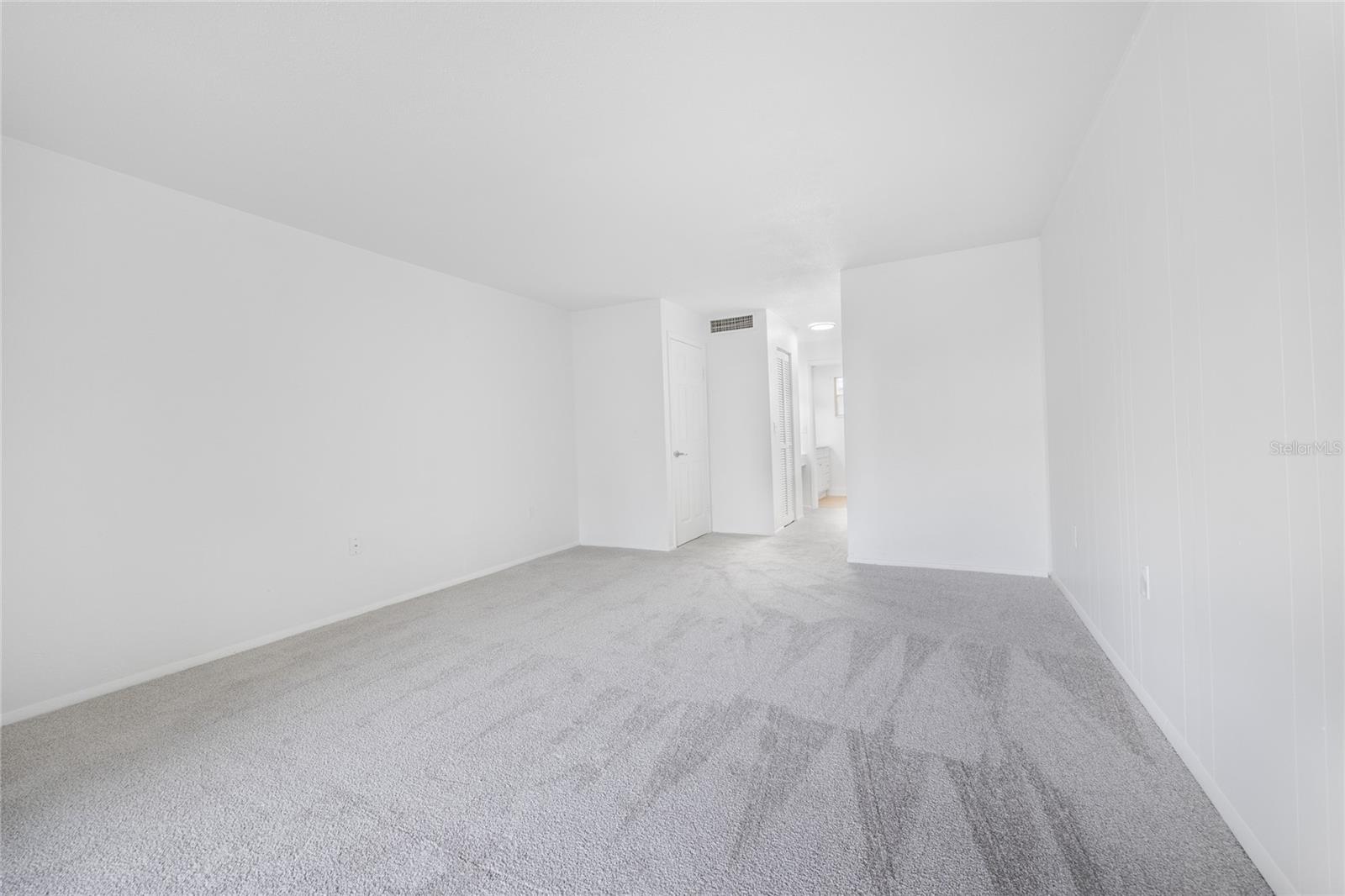 TB8465631 Property Photo