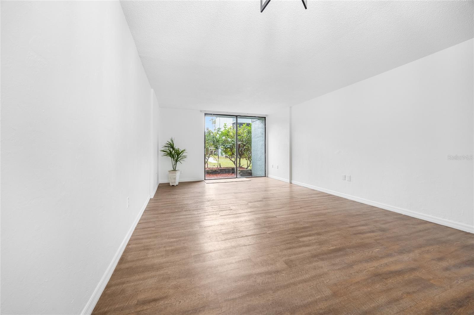 TB8465631 Property Photo