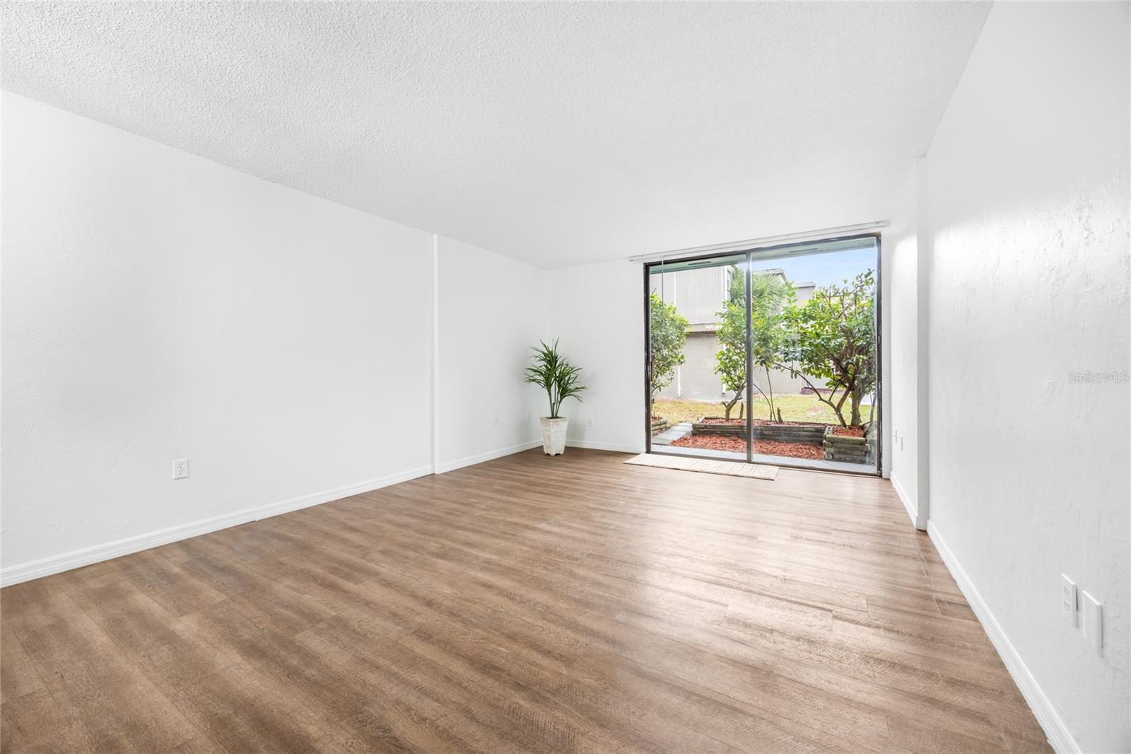 TB8465631 Property Photo