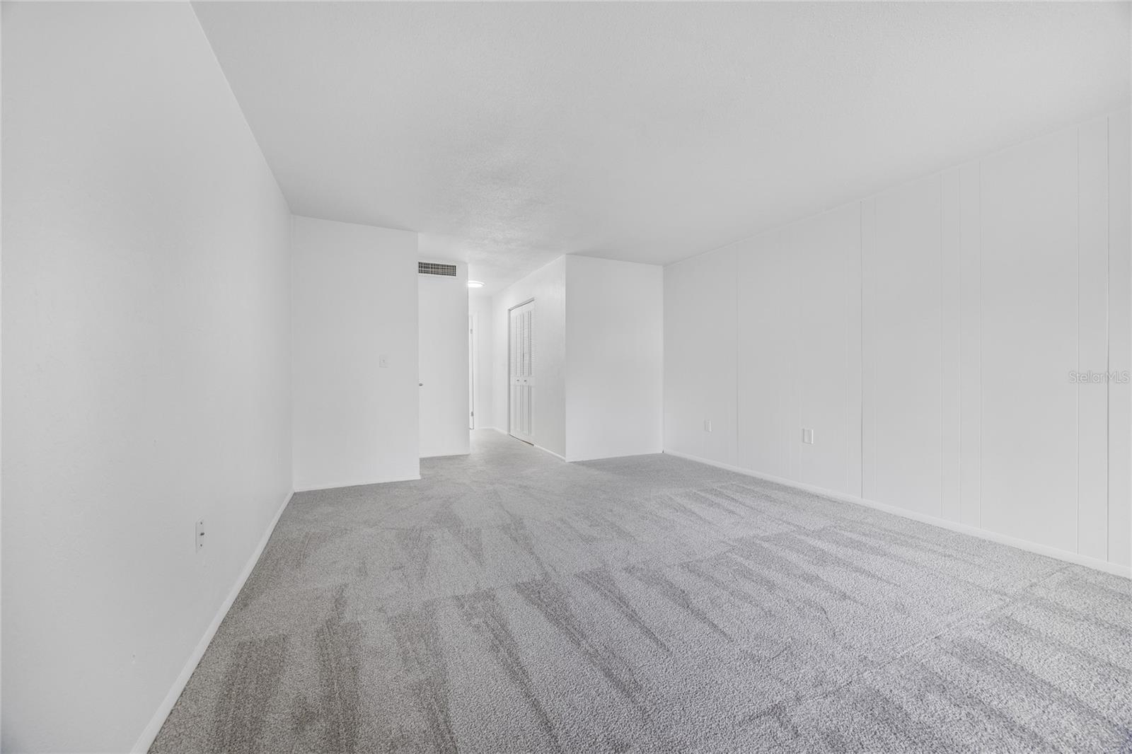 TB8465631 Property Photo