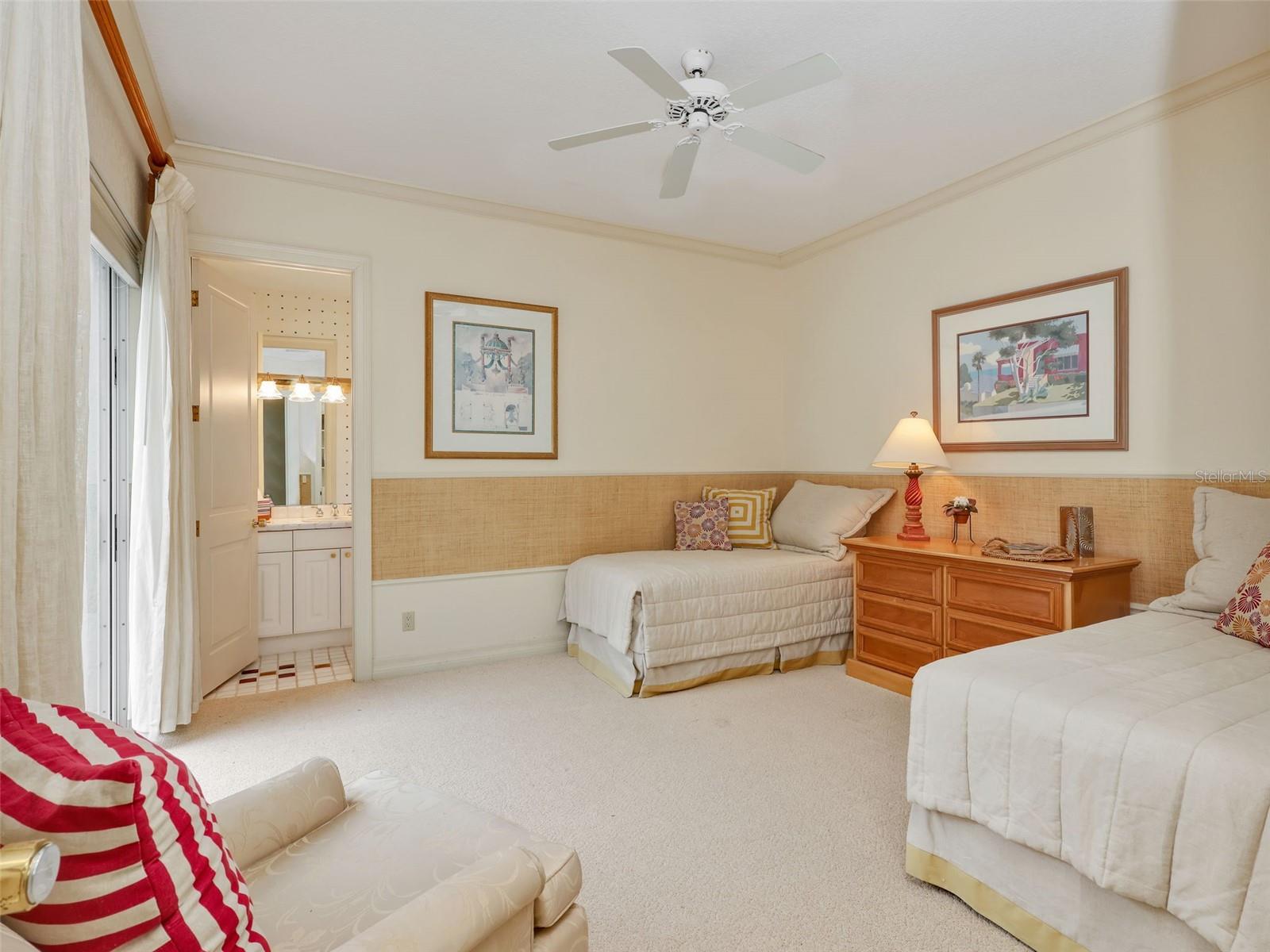 TB8465638 Property Photo