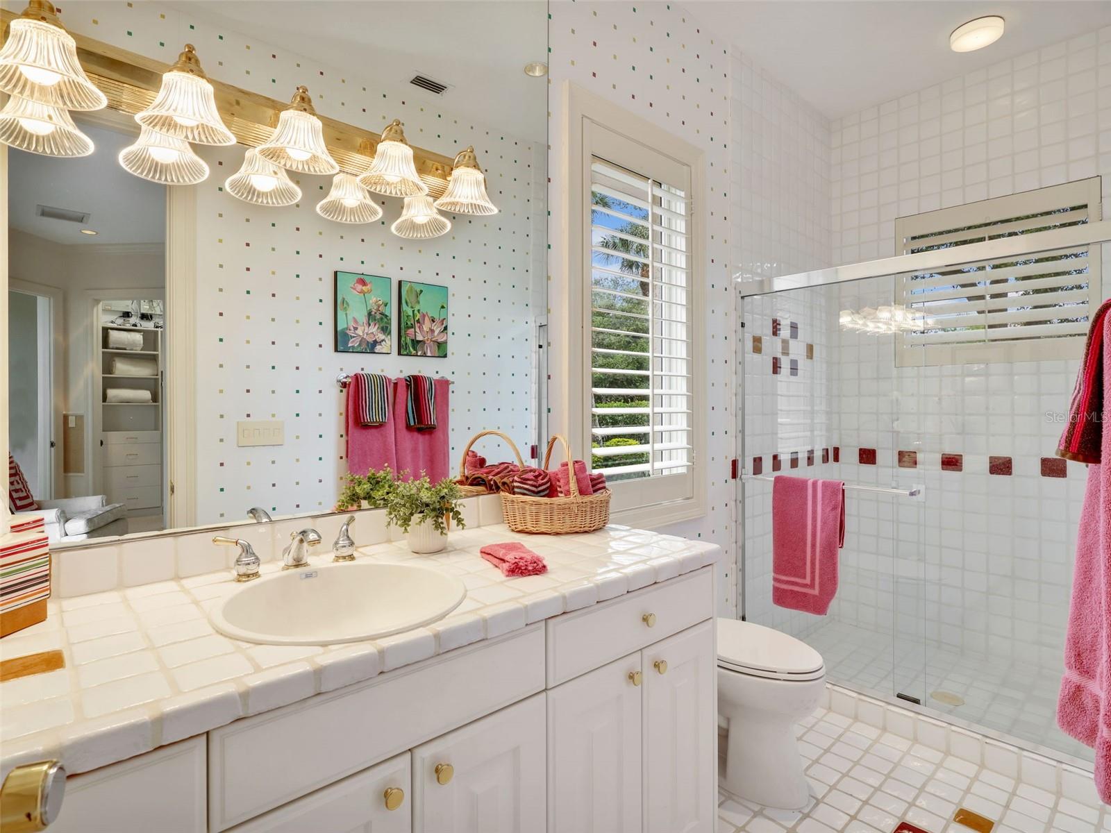 TB8465638 Property Photo