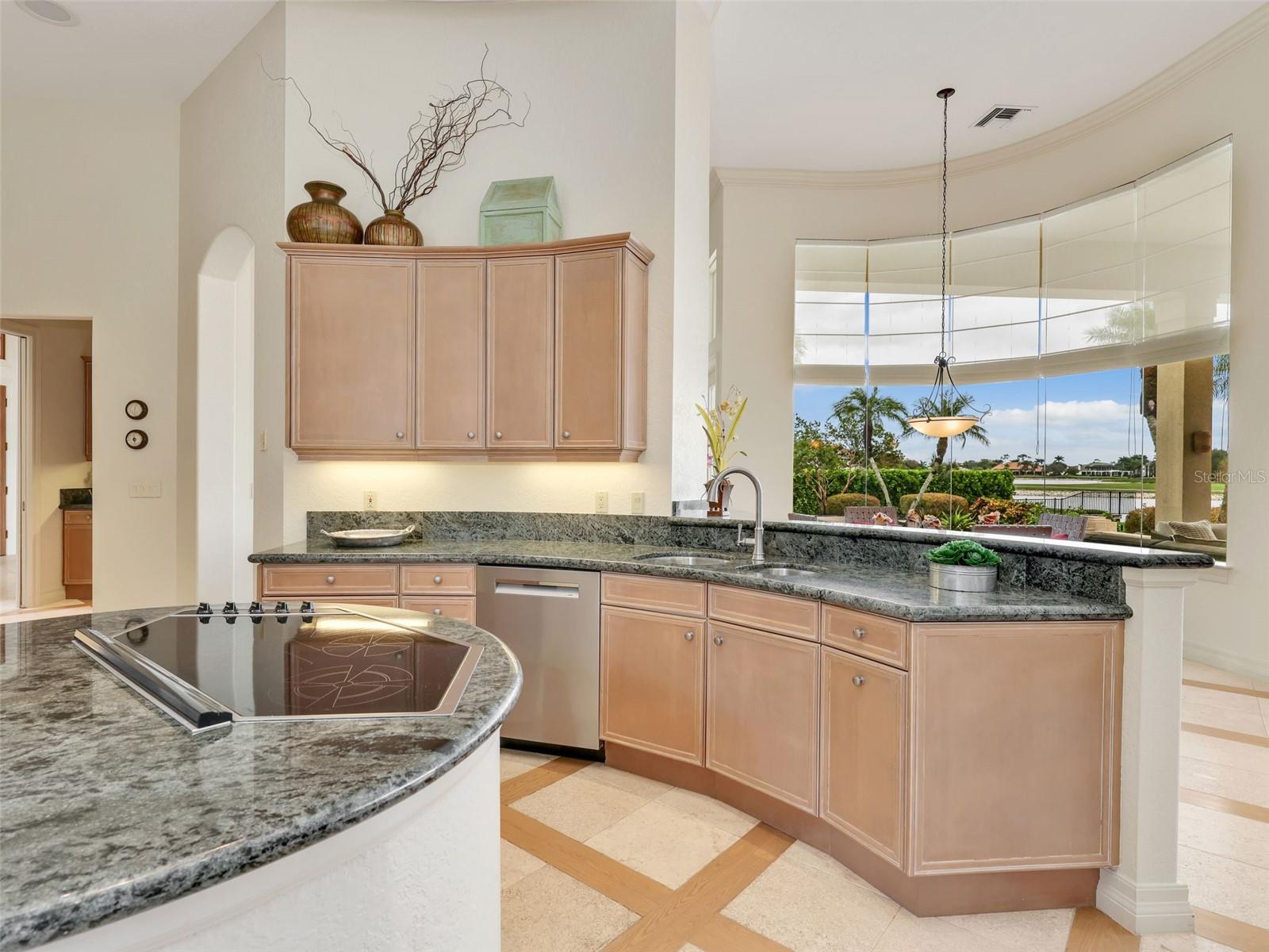 TB8465638 Property Photo