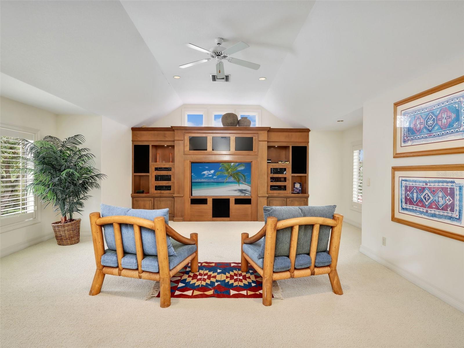 TB8465638 Property Photo