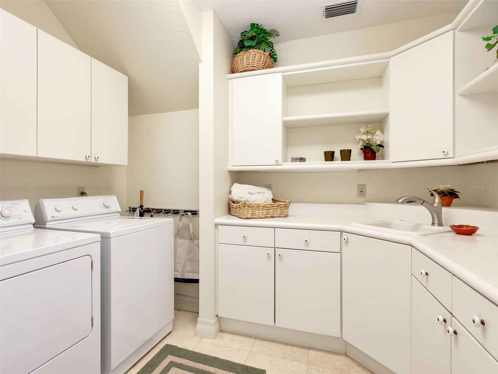 TB8465638 Property Photo