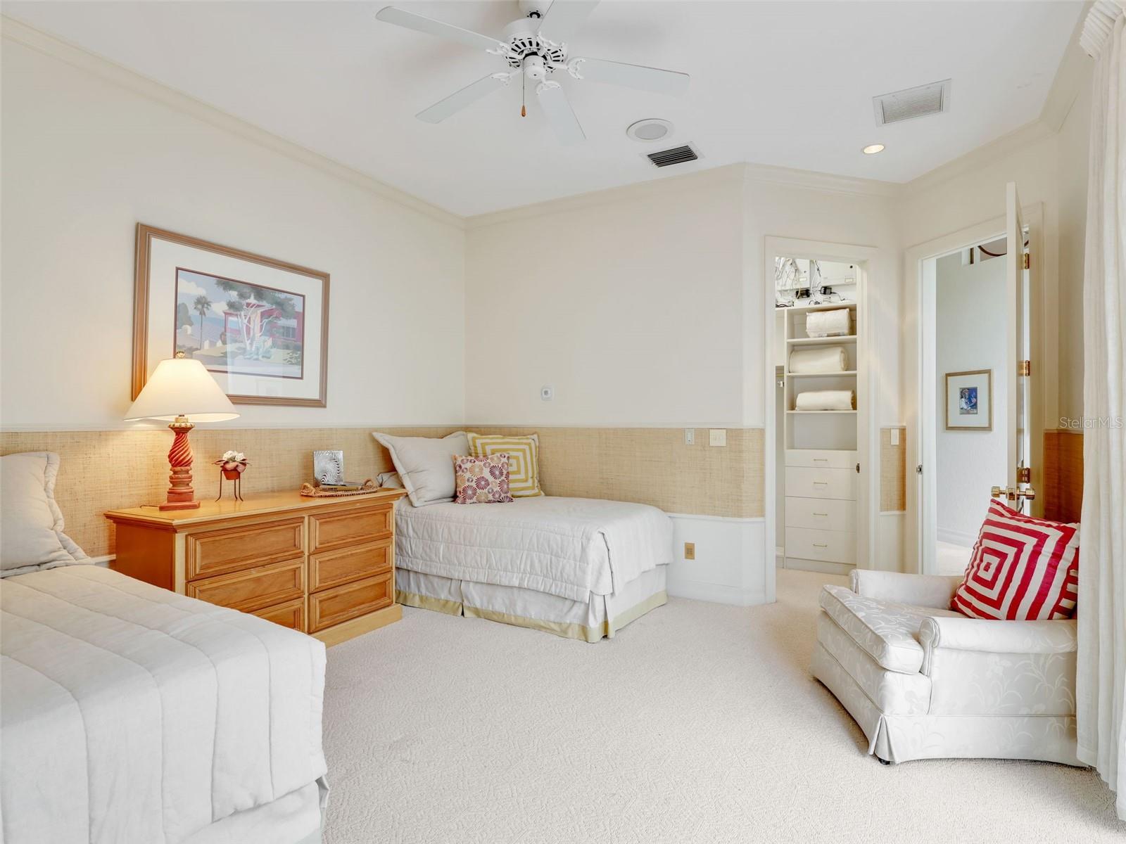 TB8465638 Property Photo