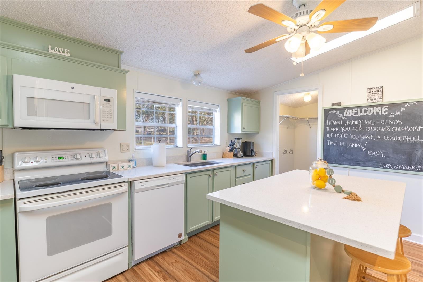 5028 CLEWIS AVE, TAMPA, FL, 33610