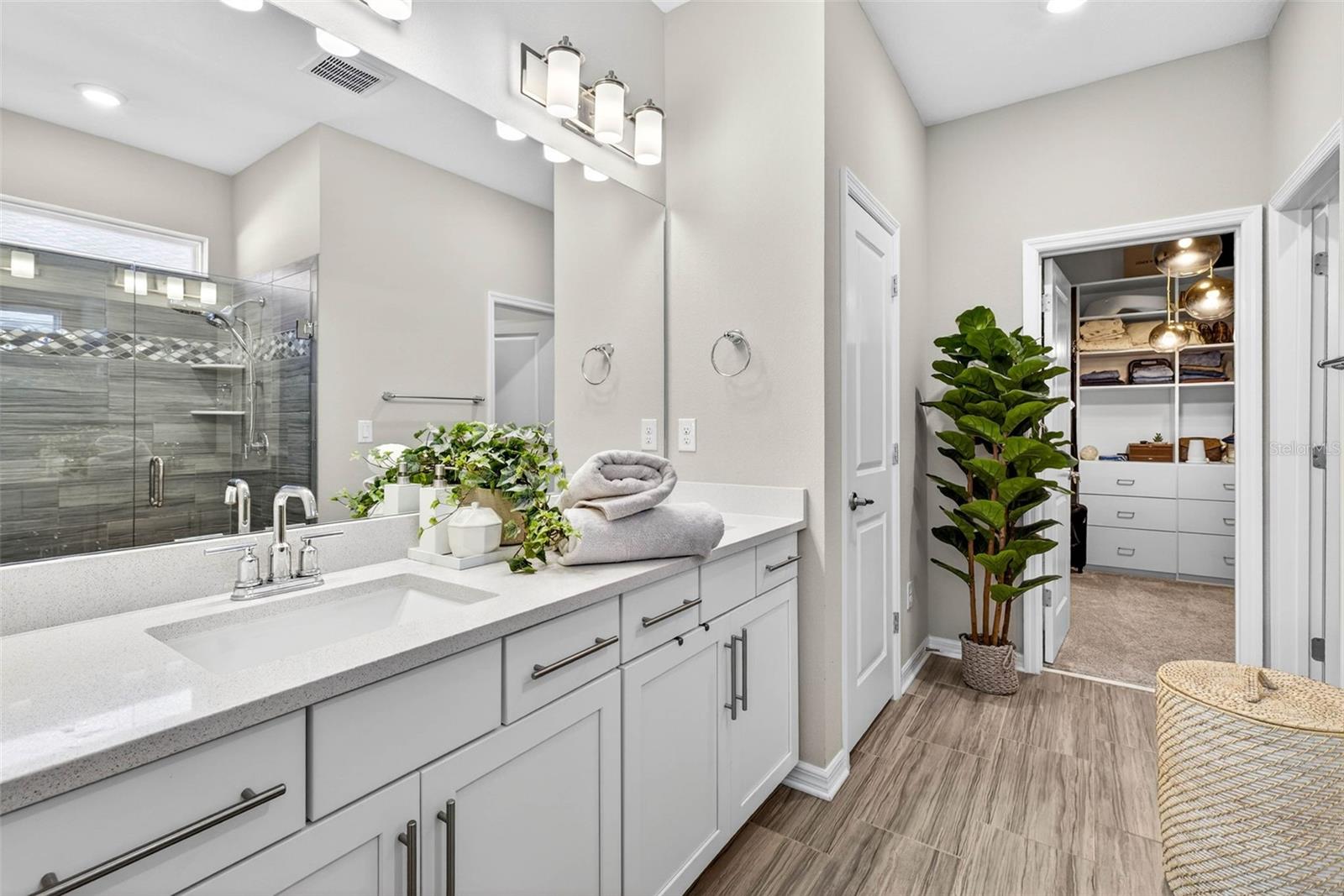 Ensuite bath with dual sinks & walk in shower.