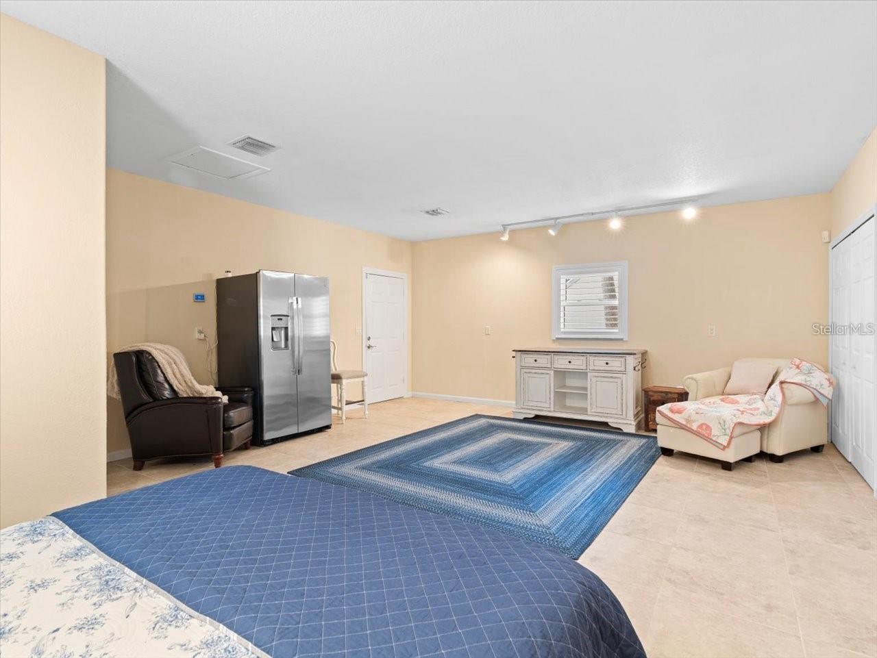 TB8465778 Property Photo