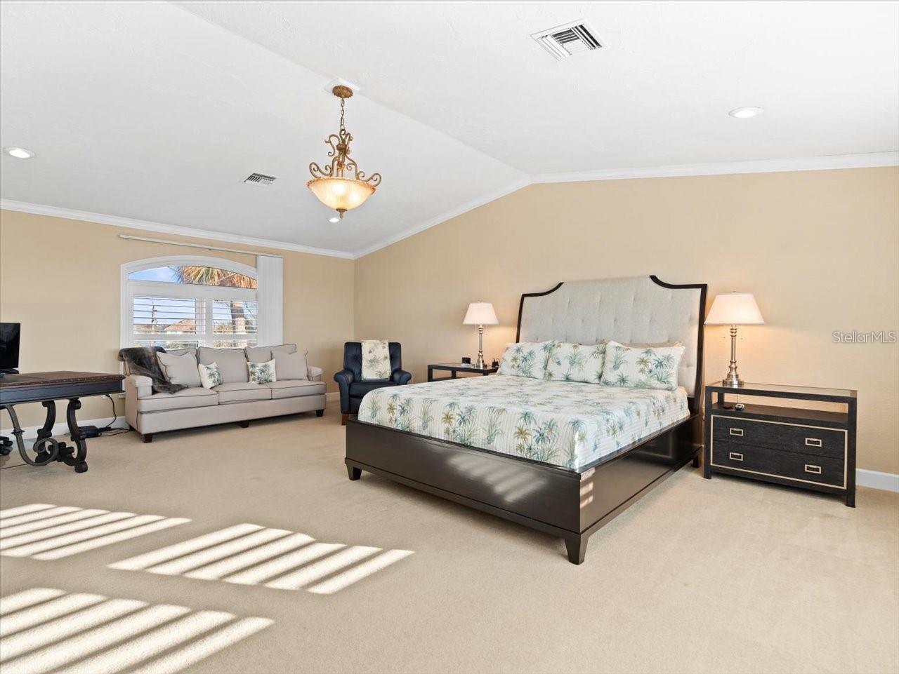 TB8465778 Property Photo