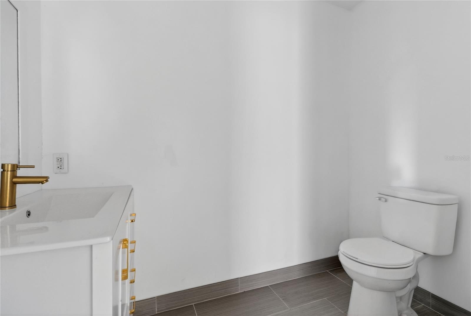 L4958667 Property Photo