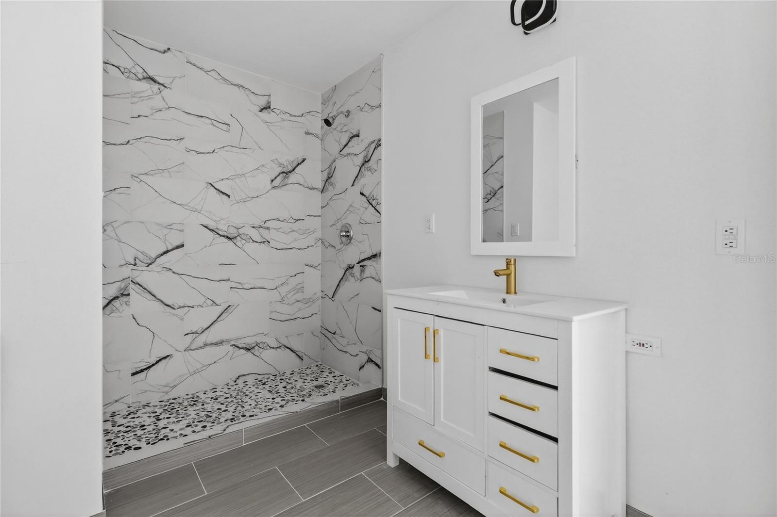 L4958667 Property Photo