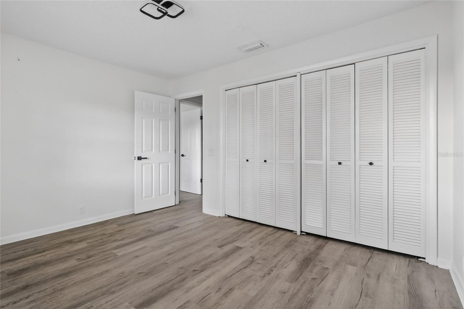 L4958667 Property Photo