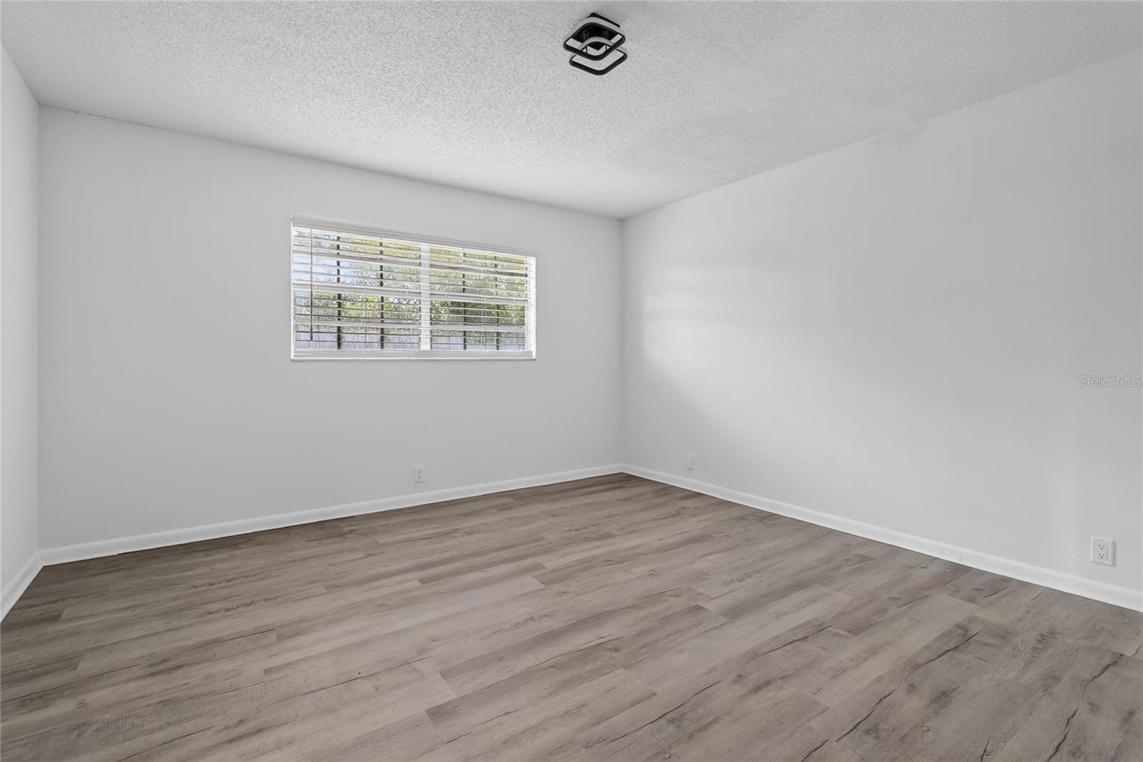 L4958667 Property Photo