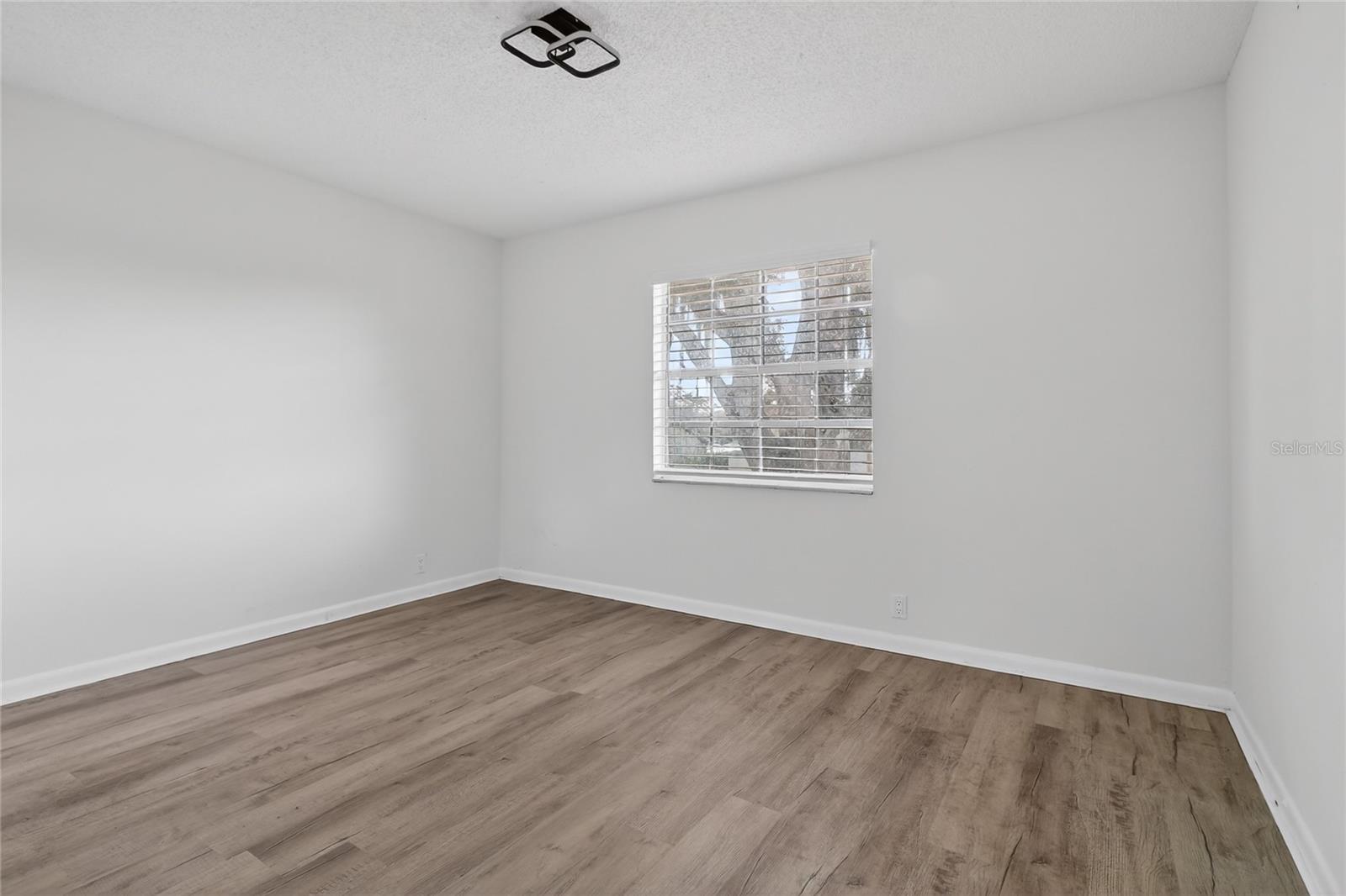 L4958667 Property Photo