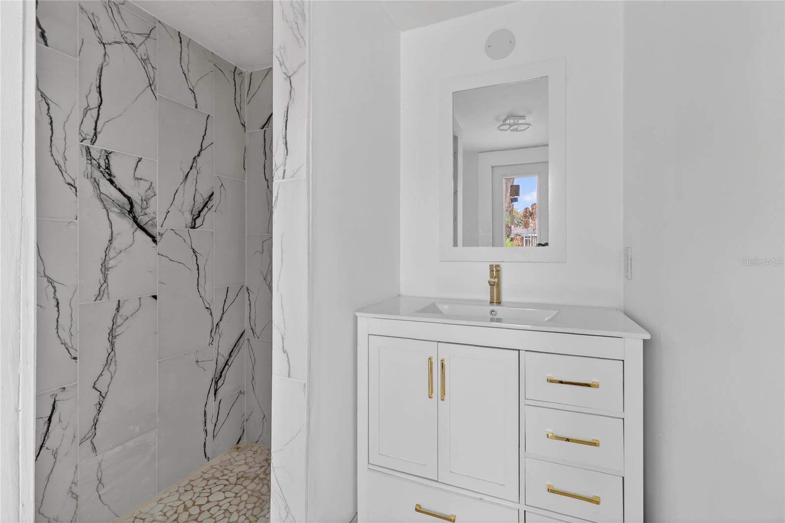 L4958667 Property Photo