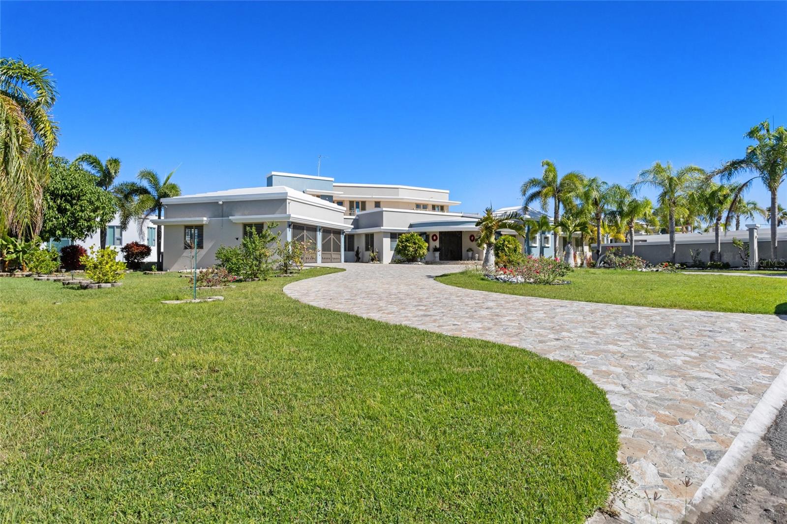 PR9118617 Property Photo