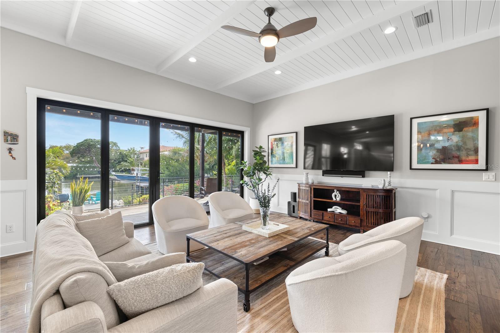 TB8466107 Property Photo