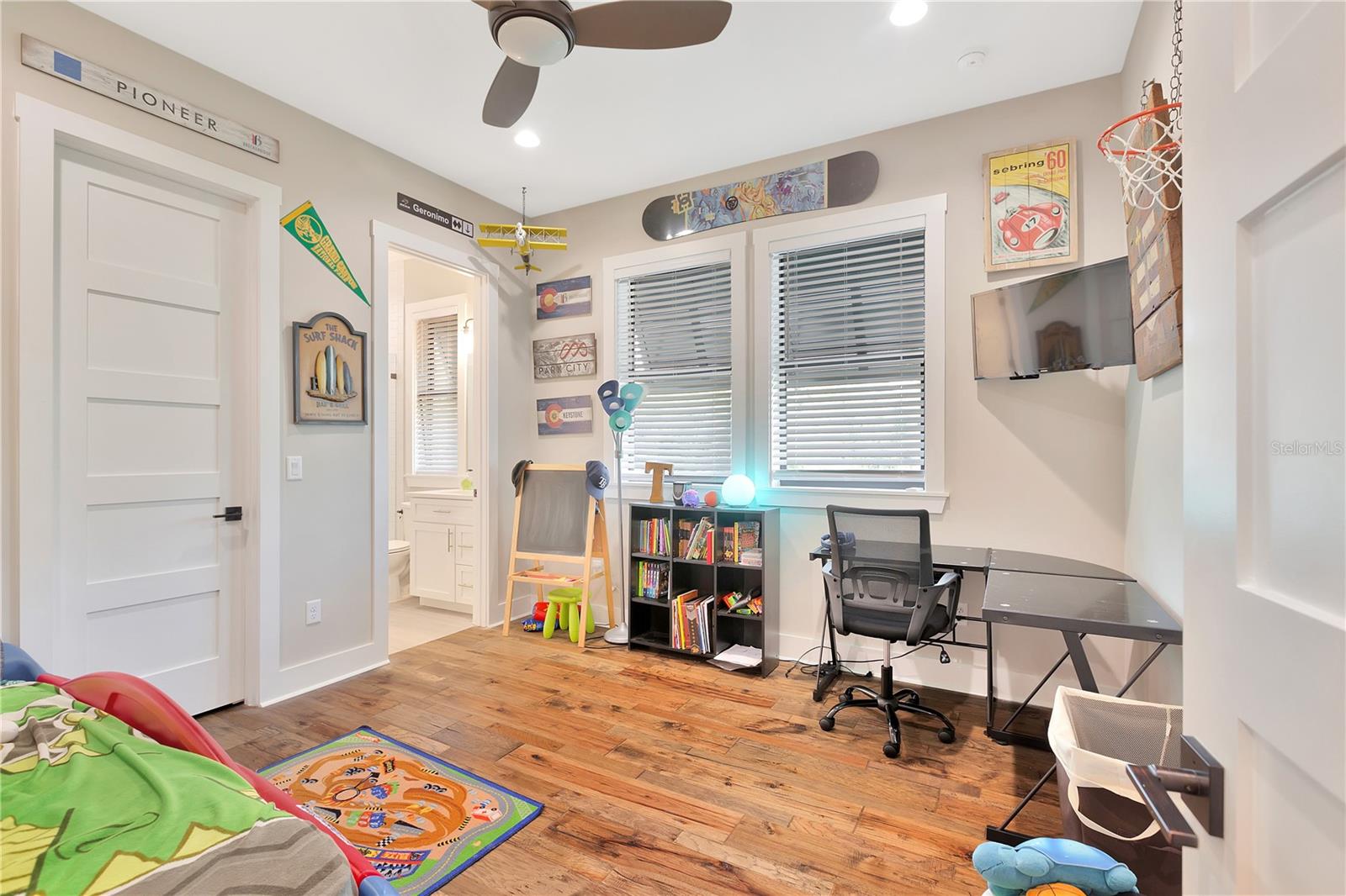 TB8466107 Property Photo