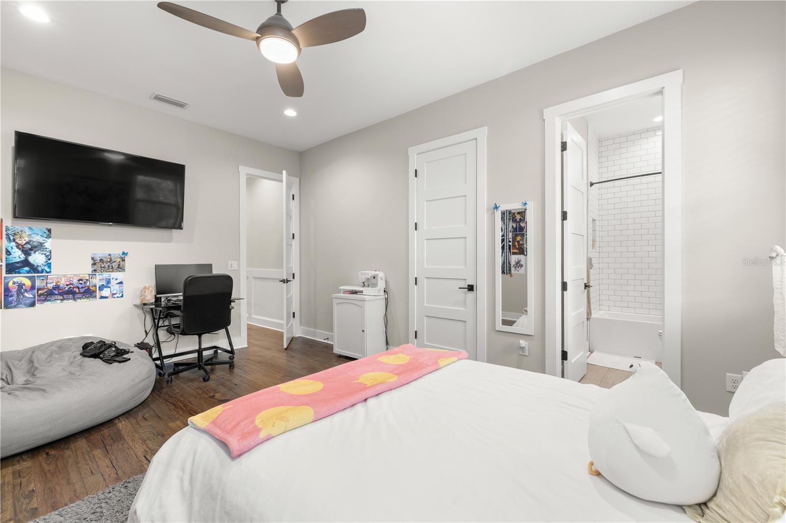 TB8466107 Property Photo