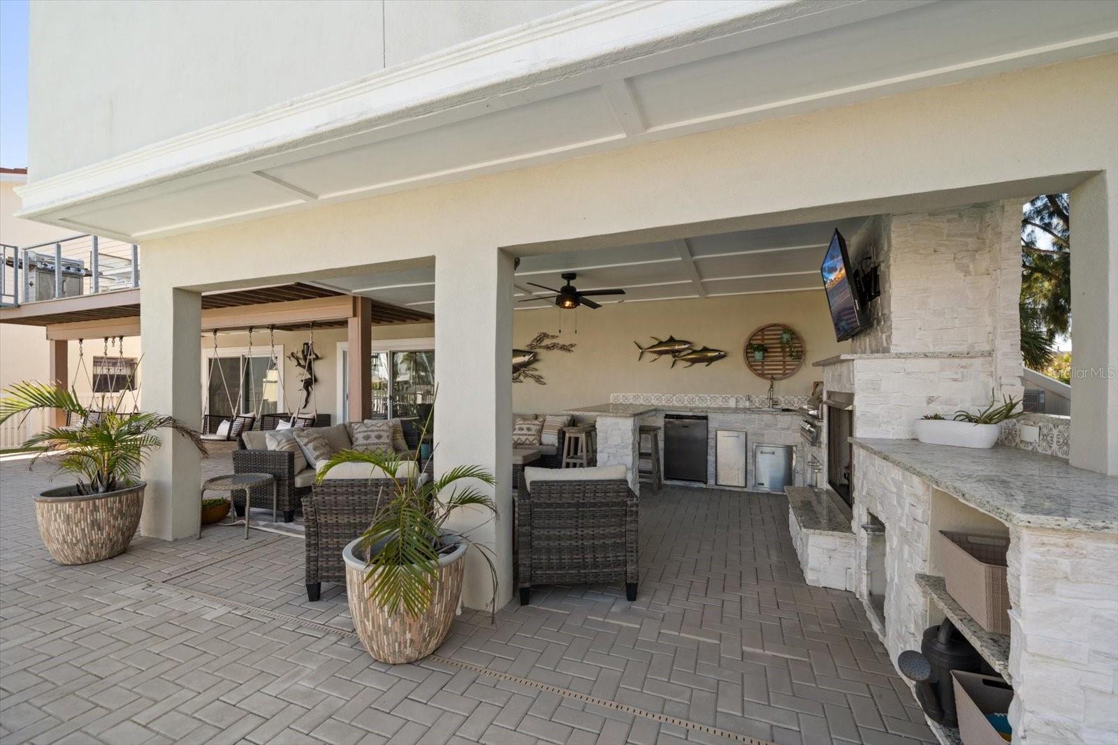 Entertaining out doors is a breeze!