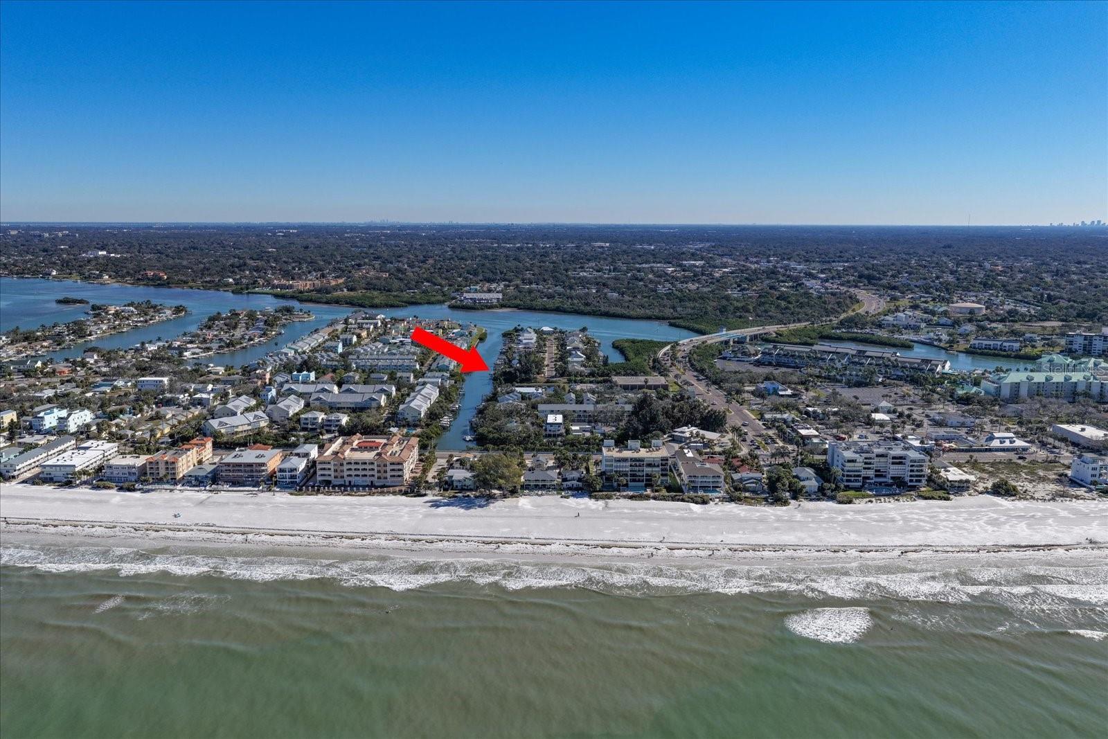 2 blocks to the beach!