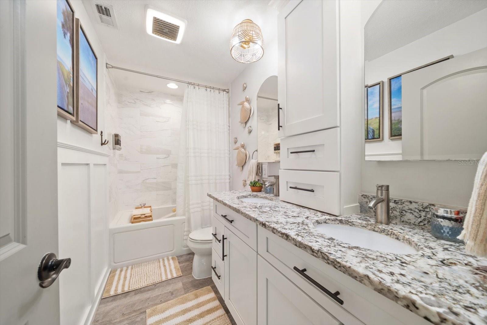 Dual sinks and granite counters