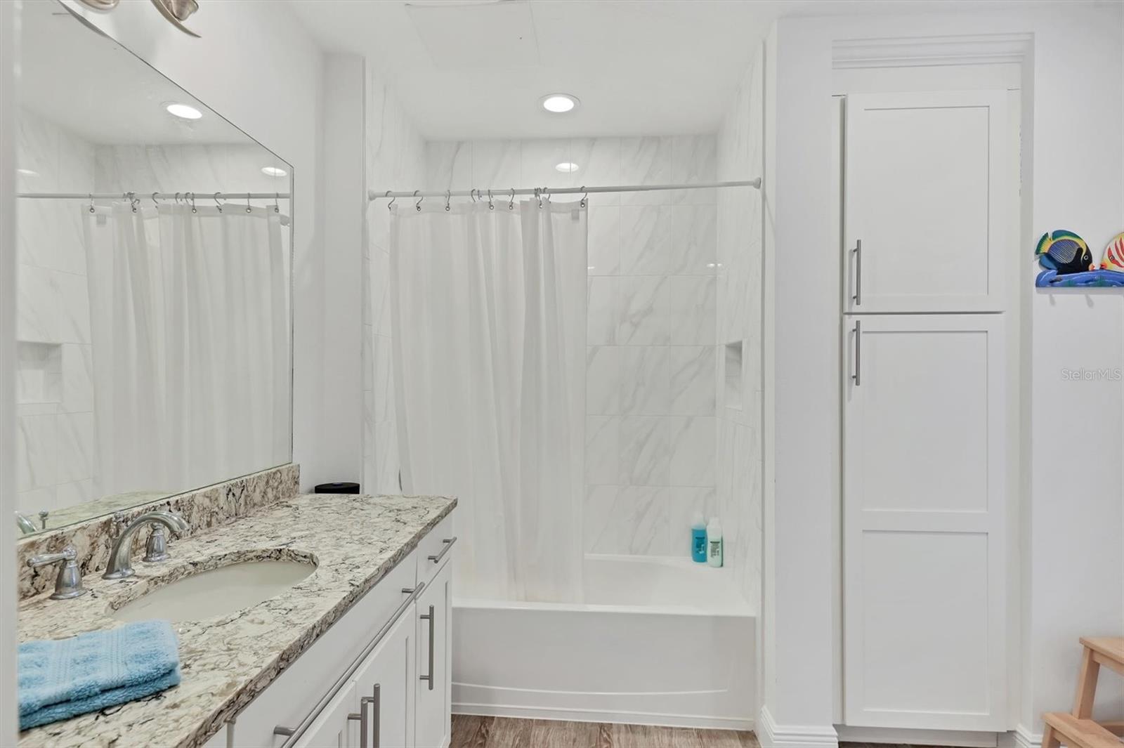 391 ARUBA CIR #401, BRADENTON, FL, 34209