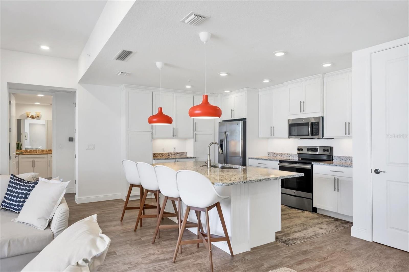 391 ARUBA CIR #401, BRADENTON, FL, 34209