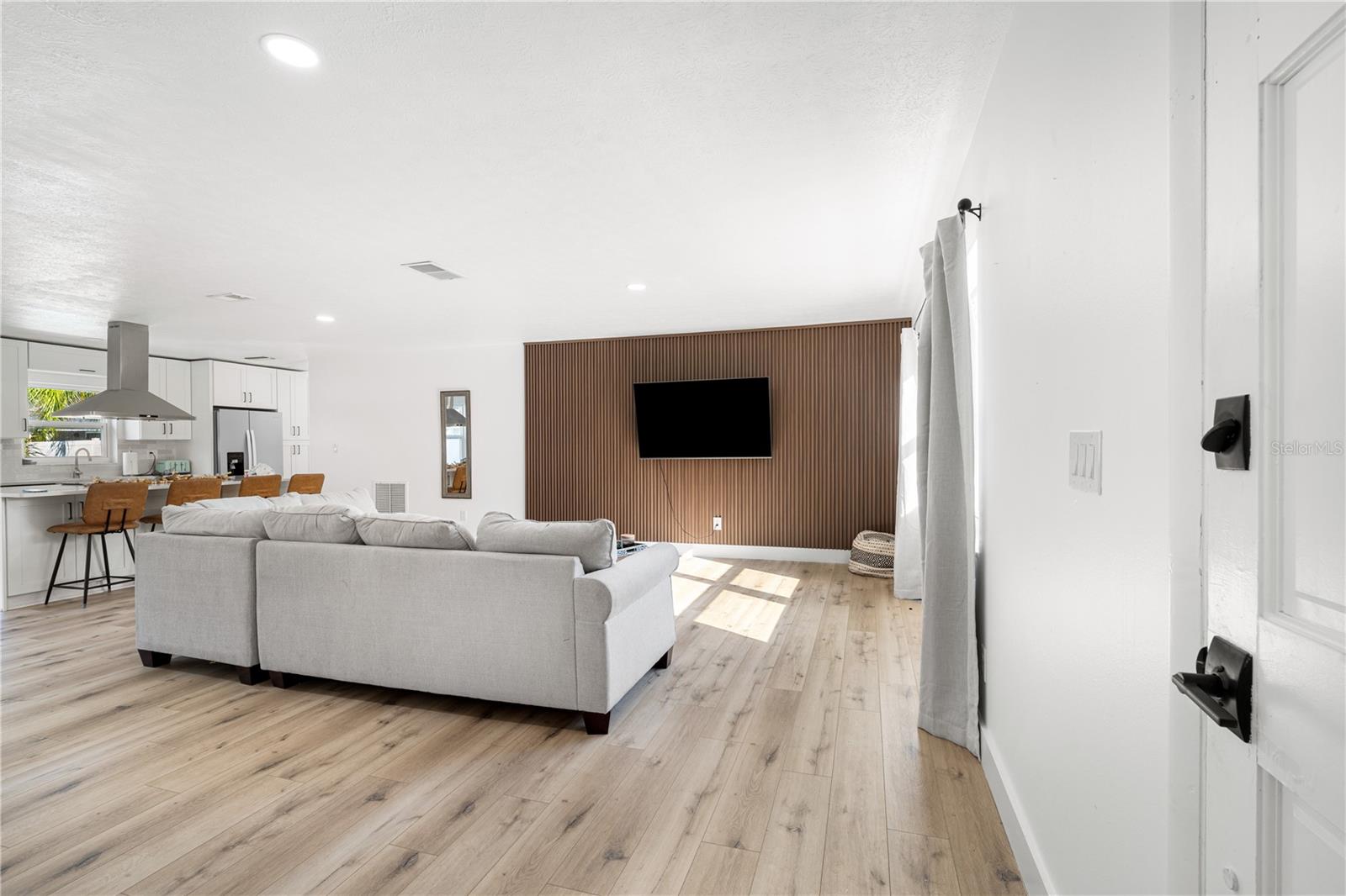 3015 SAINT CHARLES DR DR, TAMPA, FL, 33618