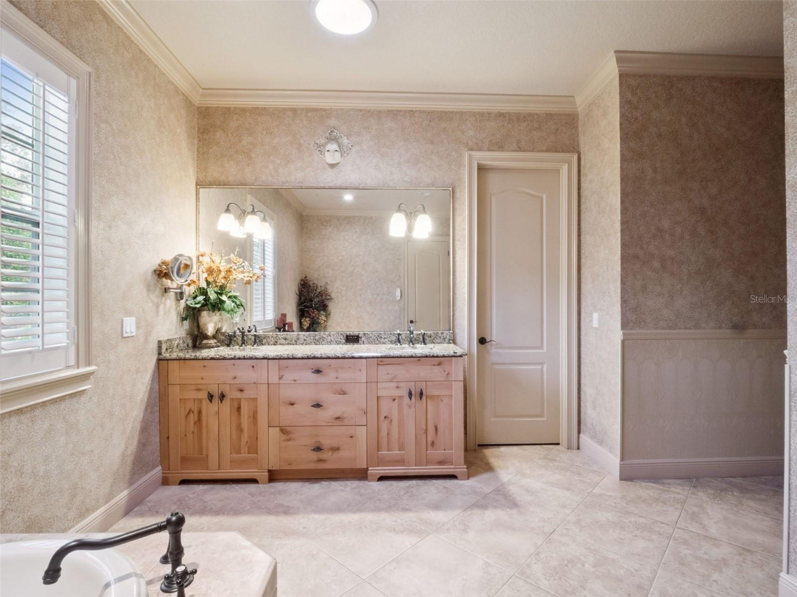 O6375104 Property Photo